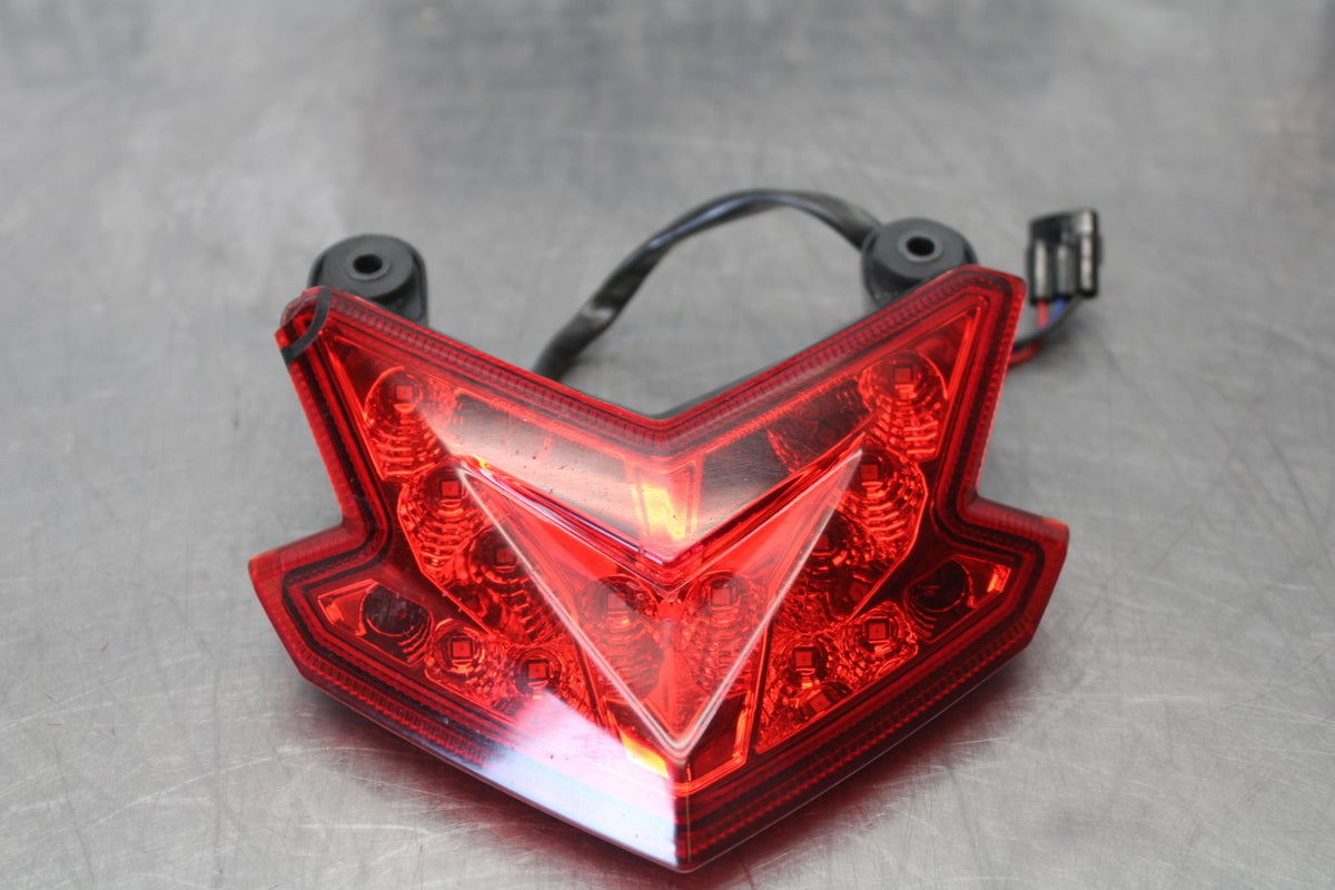 13-18 KAWASAKI NINJA ZX6R REAR TAIL TAILLIGHT BACK BRAKE LIGHT BB908