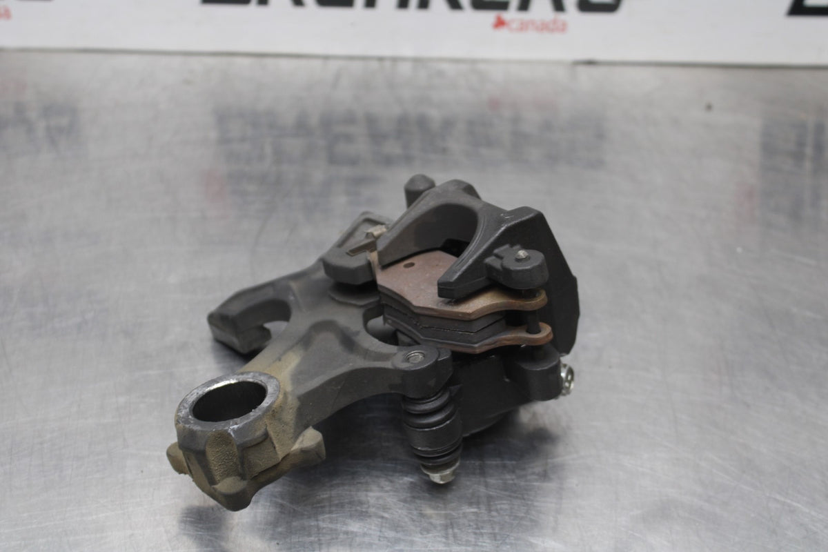 08-10 SUZUKI GSXR 600 REAR BACK BRAKE CALIPER W MOUNT BRACKET BB835