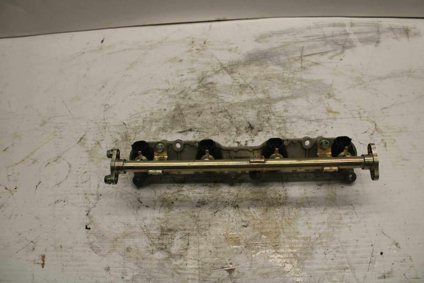 03-04 HONDA CBR600RR SECONDARY FUEL INJECTORS TOP AIRBOX GAS RAIL BB253