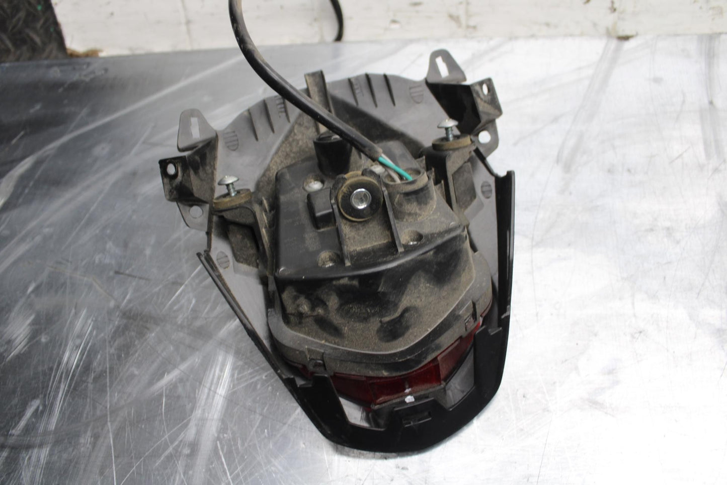17-23 SUZUKI GSXR 250 GSX250RL8 REAR TAIL TAILLIGHT BACK BRAKE LIGHT BB490