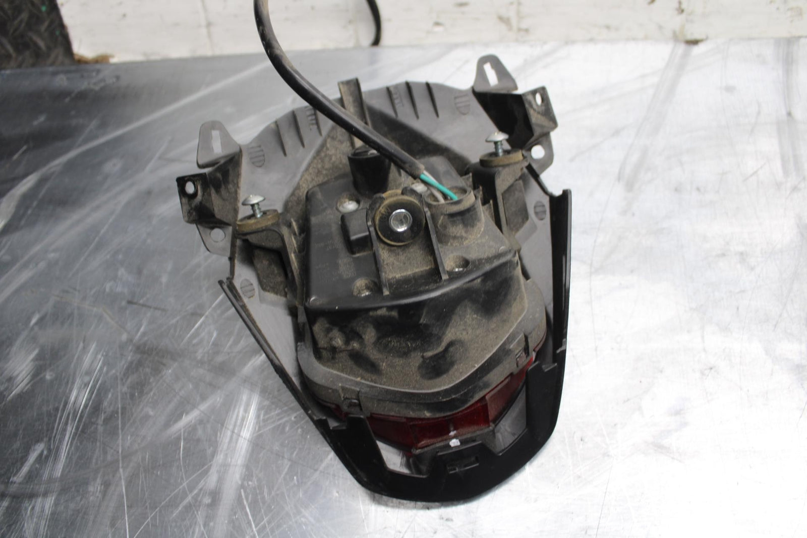 17-23 SUZUKI GSXR 250 GSX250RL8 REAR TAIL TAILLIGHT BACK BRAKE LIGHT BB490