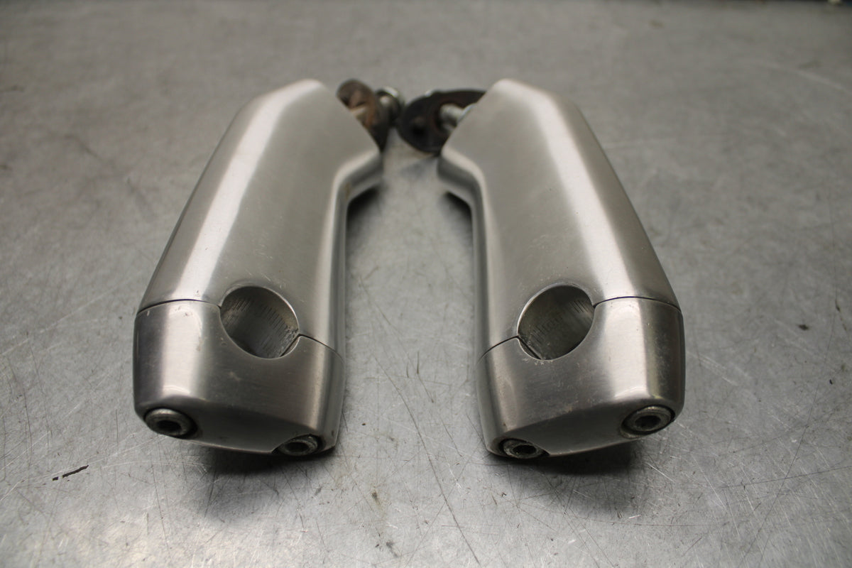 05-06 SUZUKI BOULEVARD M50 HANDLEBAR RISERS BB671