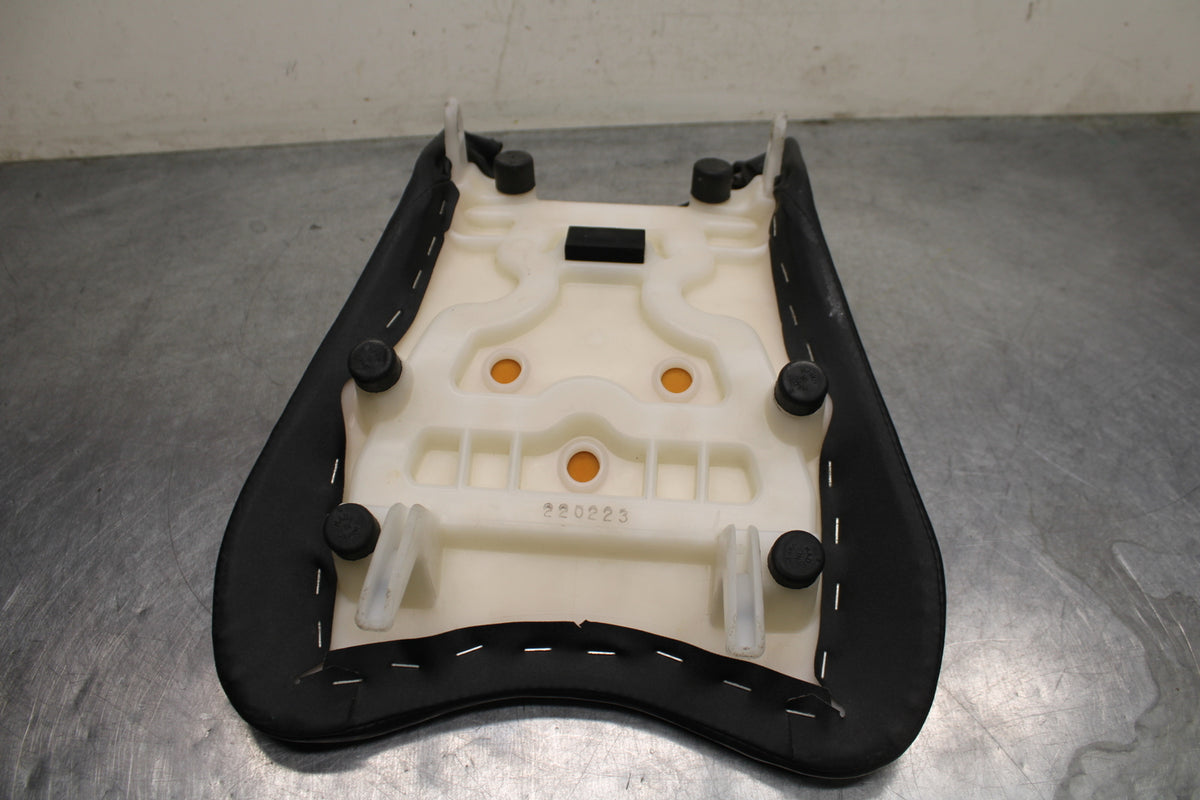 09 SUZUKI GSXR600 FRONT DRIVERS SEAT PAD SADDLE PILLION BB759