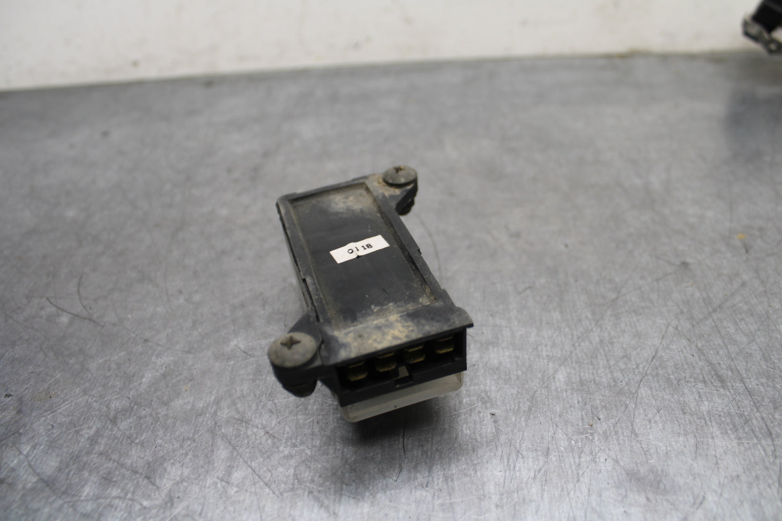 91-92 SUZUKI GSXR750 M  RELAY ASSEMBLY FUSE BOX BB125