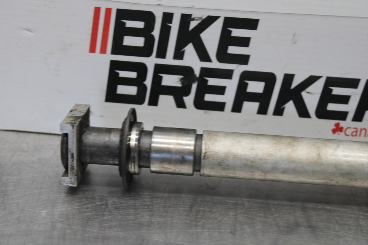 03 YAMAHA YZF R1 REAR AXLE BACK WHEEL RIM PIVOT BOLT AXEL BB895