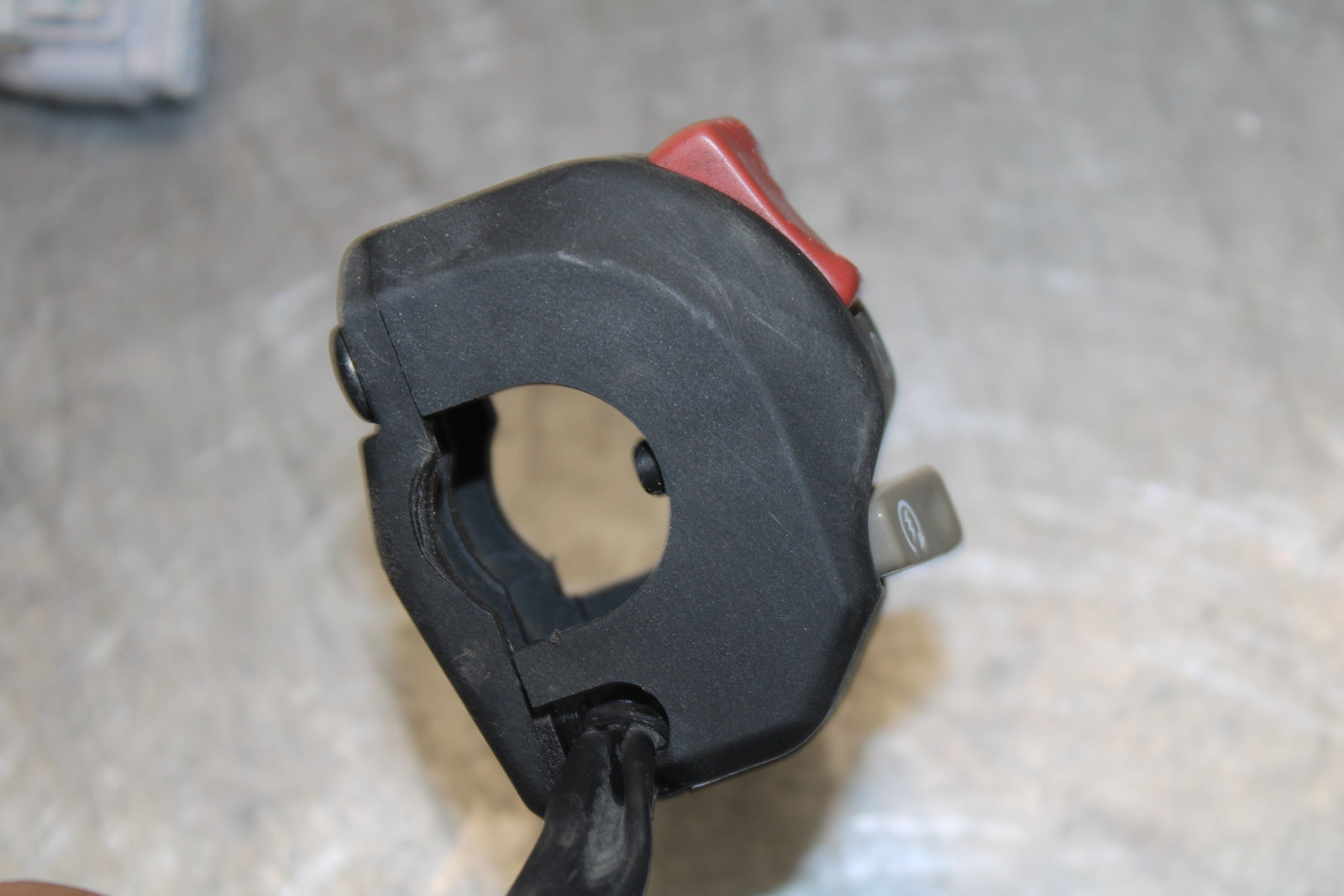 19-23 KAWASAKI NINJA ZX6R RIGHT CLIP ON HANDLE KILL OFF START SWITCH  BB701