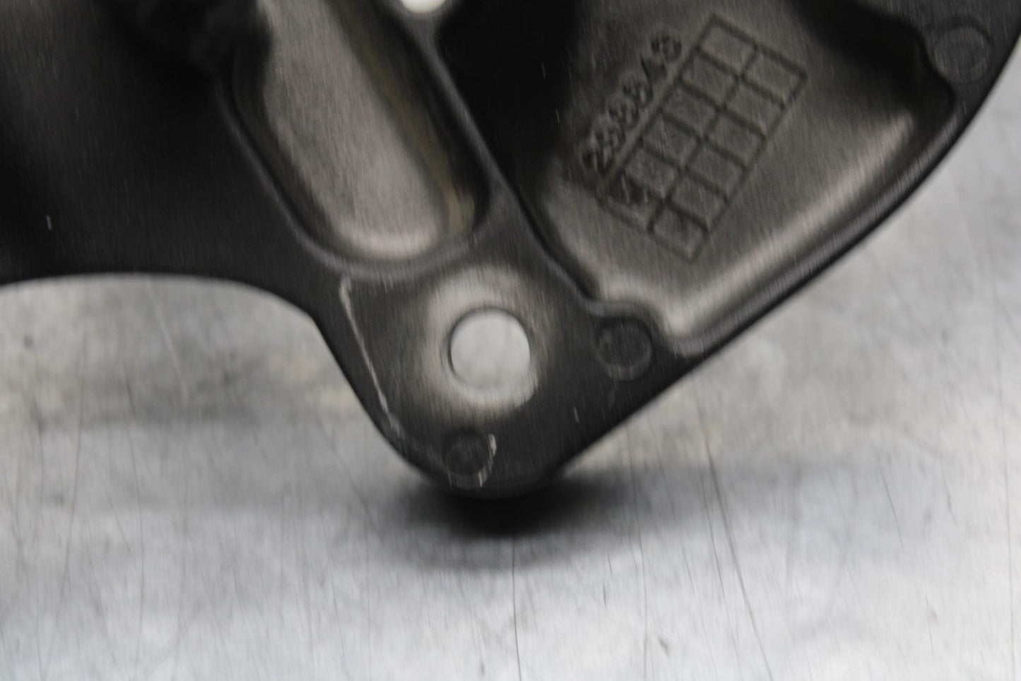 20 SUZUKI GSXR 1000 RIGHT REARSET REAR SET DRIVER FOOT PEG REST STOP BB597