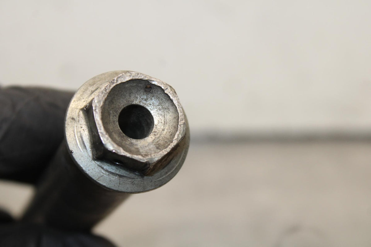 08-10 SUZUKI GSXR 600  FRONT WHEEL RIM AXLE PIVOT BOLT BB92