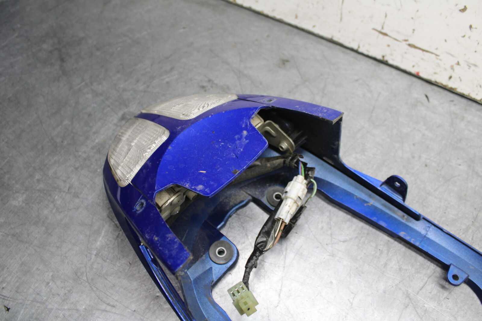 08-10 SUZUKI GSXR 600  CENTER REAR BACK TAIL FAIRING COWL BB101
