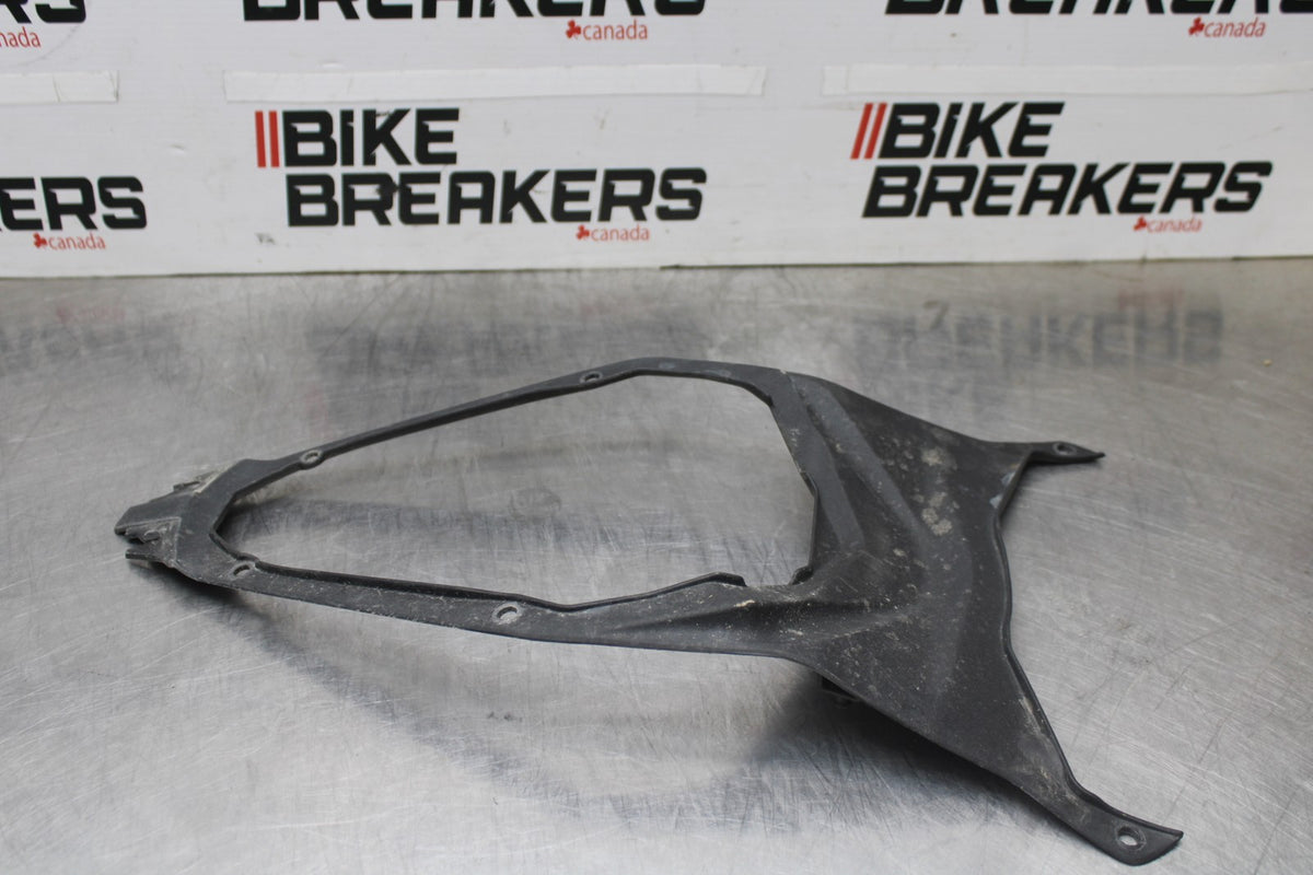 23-26 KAWASAKI NINJA ZX4RR CENTER REAR BACK TAIL FAIRING COWL BB898