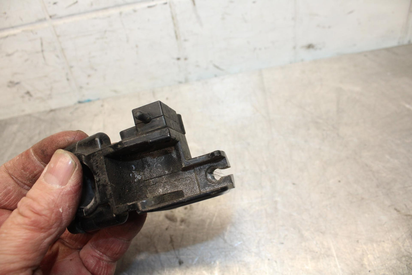 00-01 KAWASAKI ZZR600 CLUTCH LEVER PERCH MOUNT BRACKET BB31