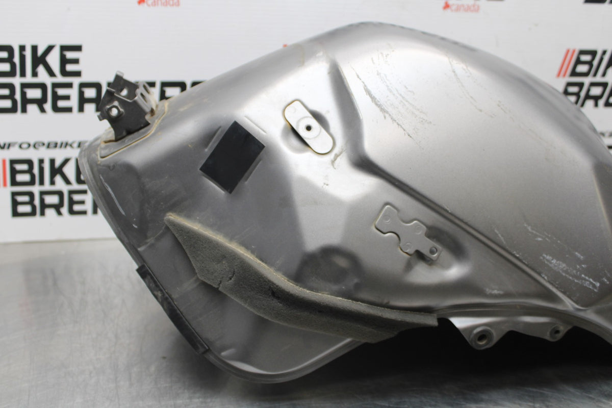 13 YAMAHA YZF R1 GAS TANK FUEL CELL PETROL RESERVOIR BB781