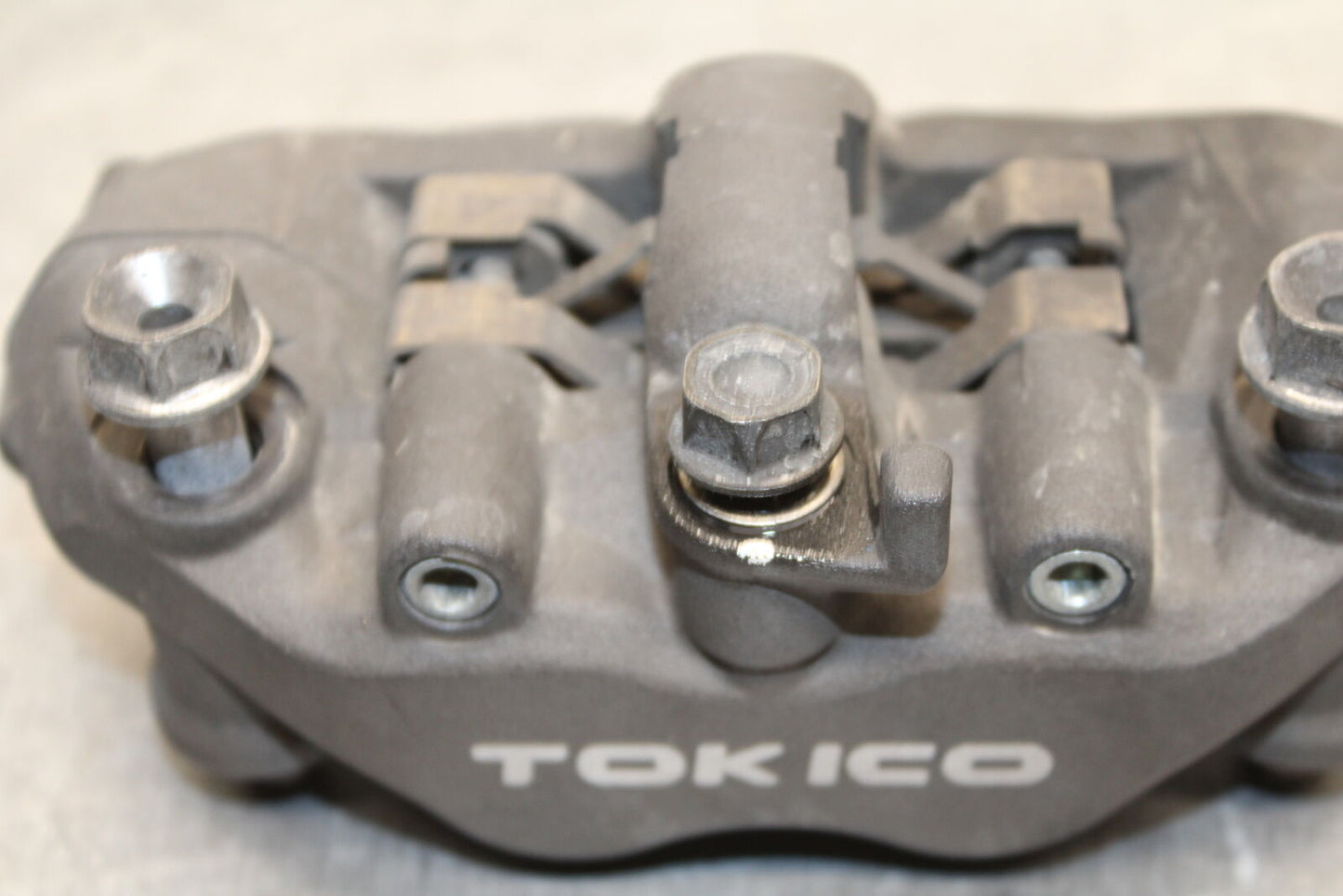 05-06 HONDA CBR600RR RIGHT LEFT FRONT BRAKE CALIPER SET PAIR CALIPERS BB727