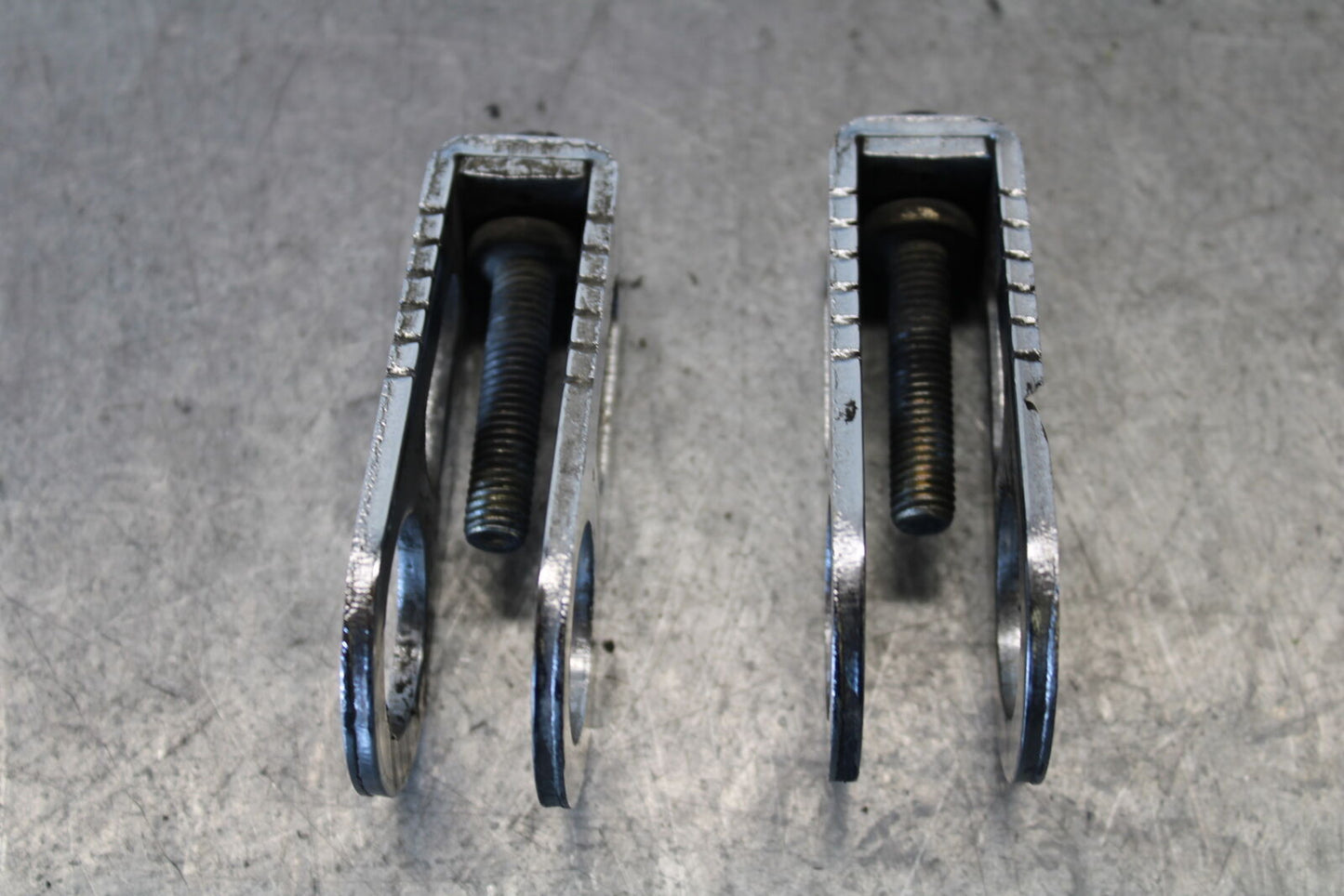 03-04 HONDA CBR600RR SWINGARM CHAIN TENSIONER ADJUSTMENT BRACKETS BB661