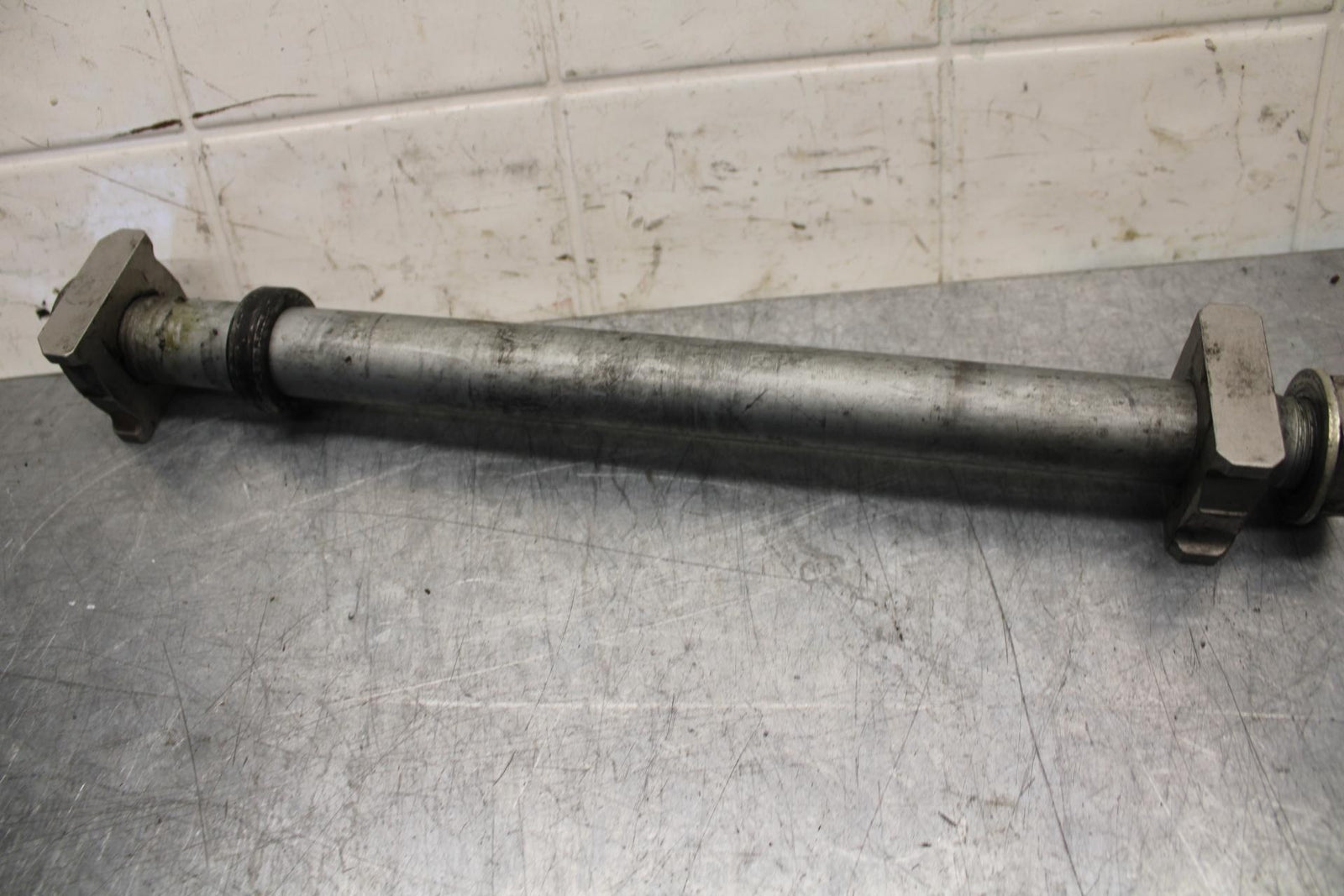 06-07 HONDA CBR1000RR REAR AXLE  WHEEL RIM PIVOT BOLT AXEL 42301-MEL-000  BB75