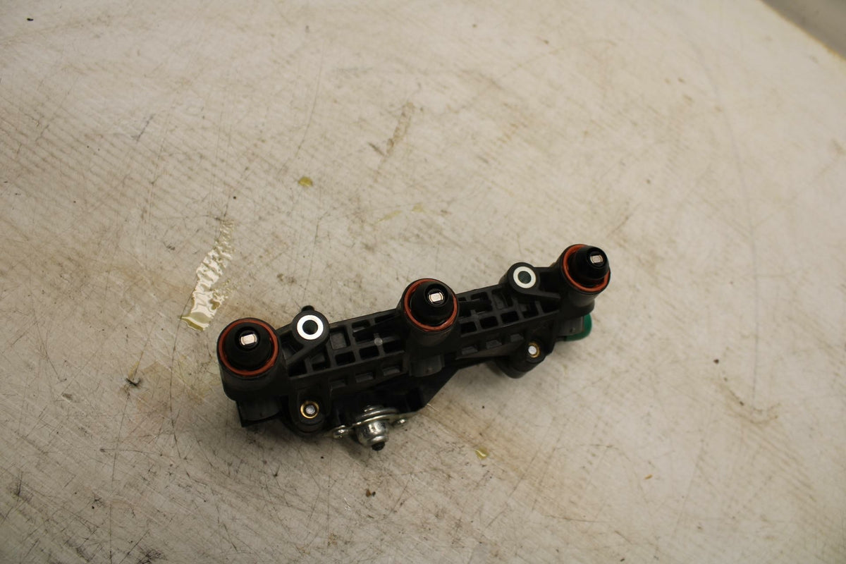 16-21 YAMAHA XSR900 SECONDARY FUEL INJECTORS TOP AIRBOX GAS RAIL BB362