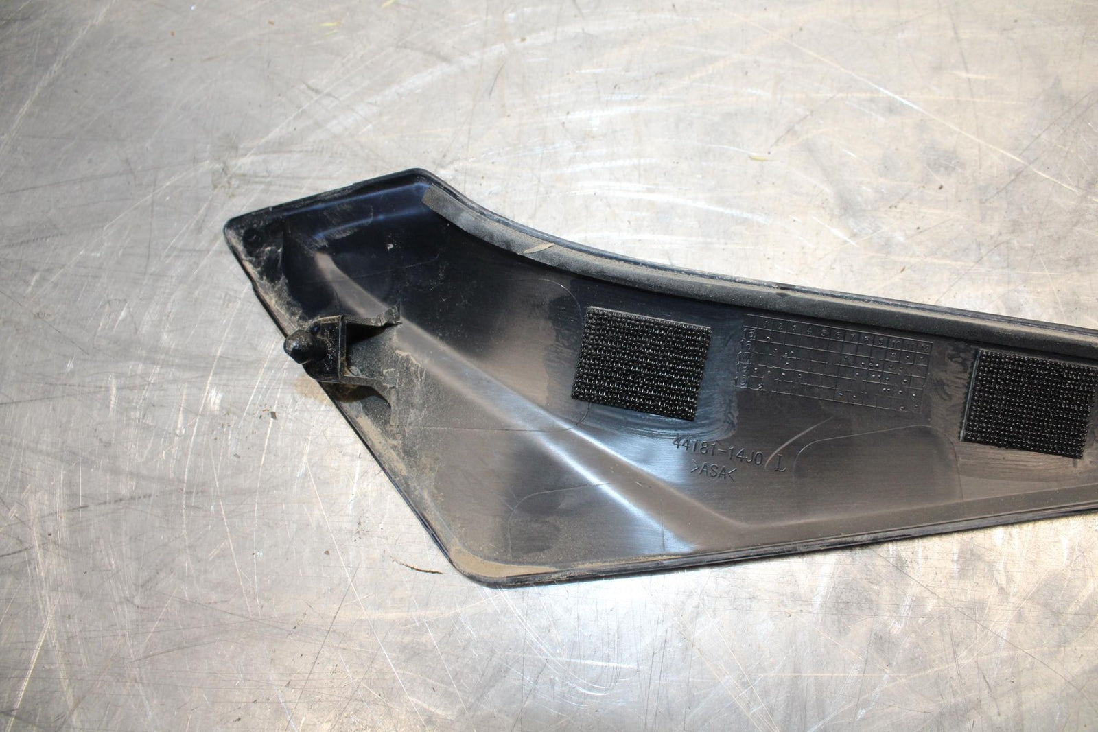 15-21 SUZUKI GSXR600 RIGHT GAS TANK FUEL CELL PANEL COVER TRIM COWL  BB463