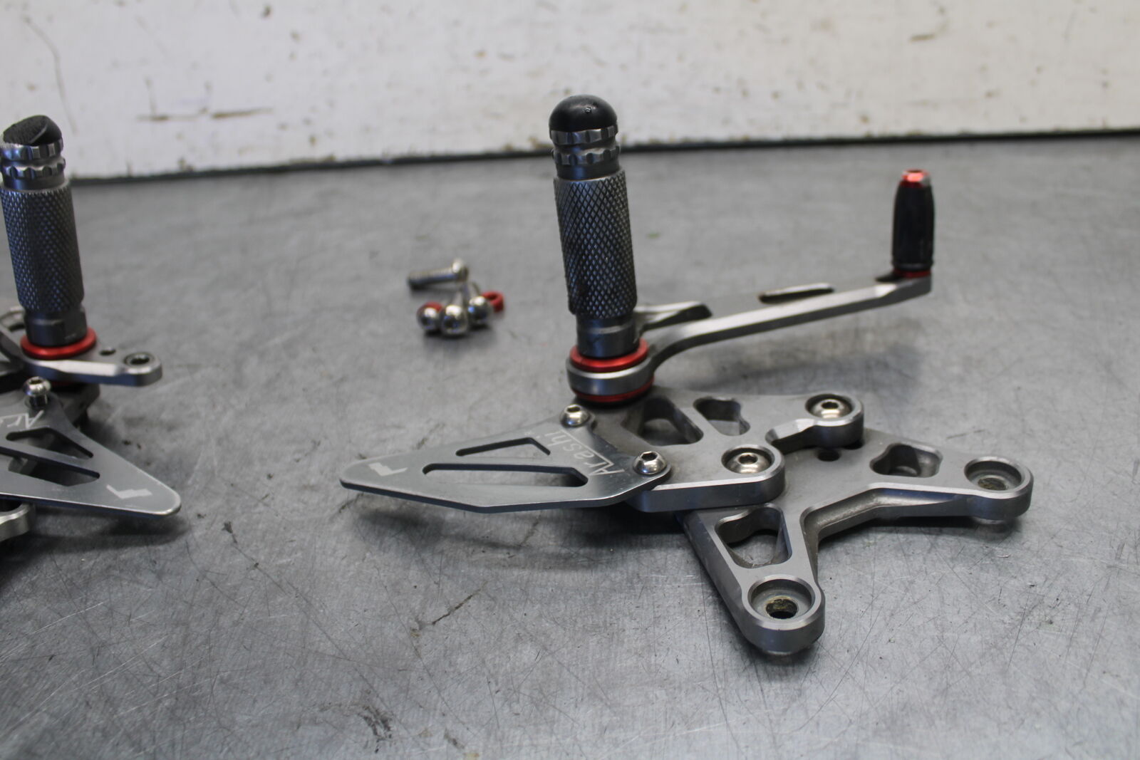 09-12 KAWASAKI NINJA ZX6R RIGHT LEFT REARSETS REAR SET DRIVER FOOT PEGS  BB698