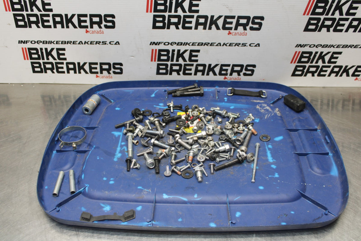 22 KAWASAKI NINJA 1000SX MOUNTING BOLTS HARDWARE MOTOR SCREWS BB780