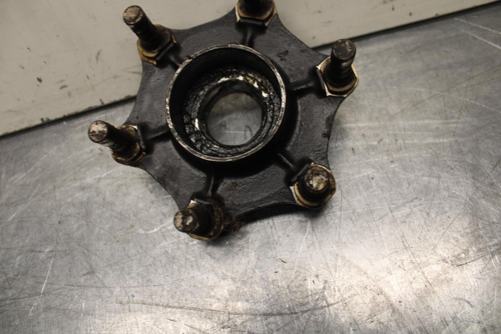 1983 Honda V45 Magna VF750C REAR HUB WHEEL BB91