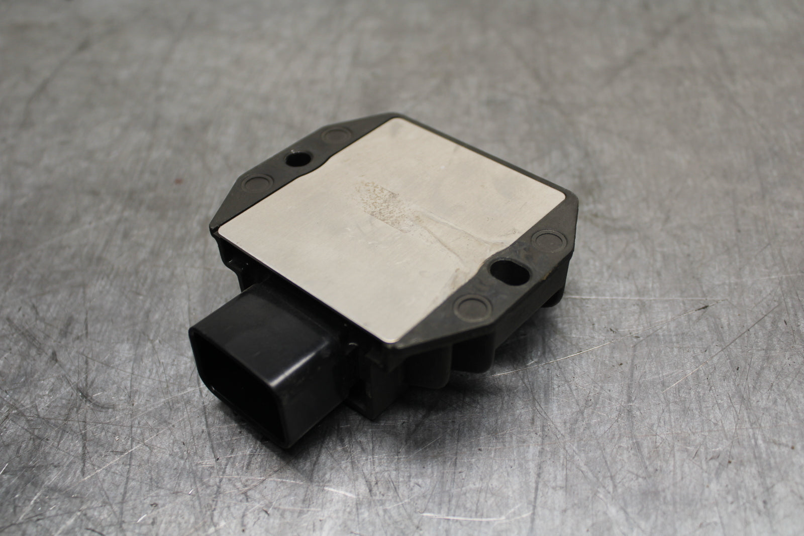 22-24 YAMAHA XSR900 RECTIFIER VOLTAGE REGULATOR BB710