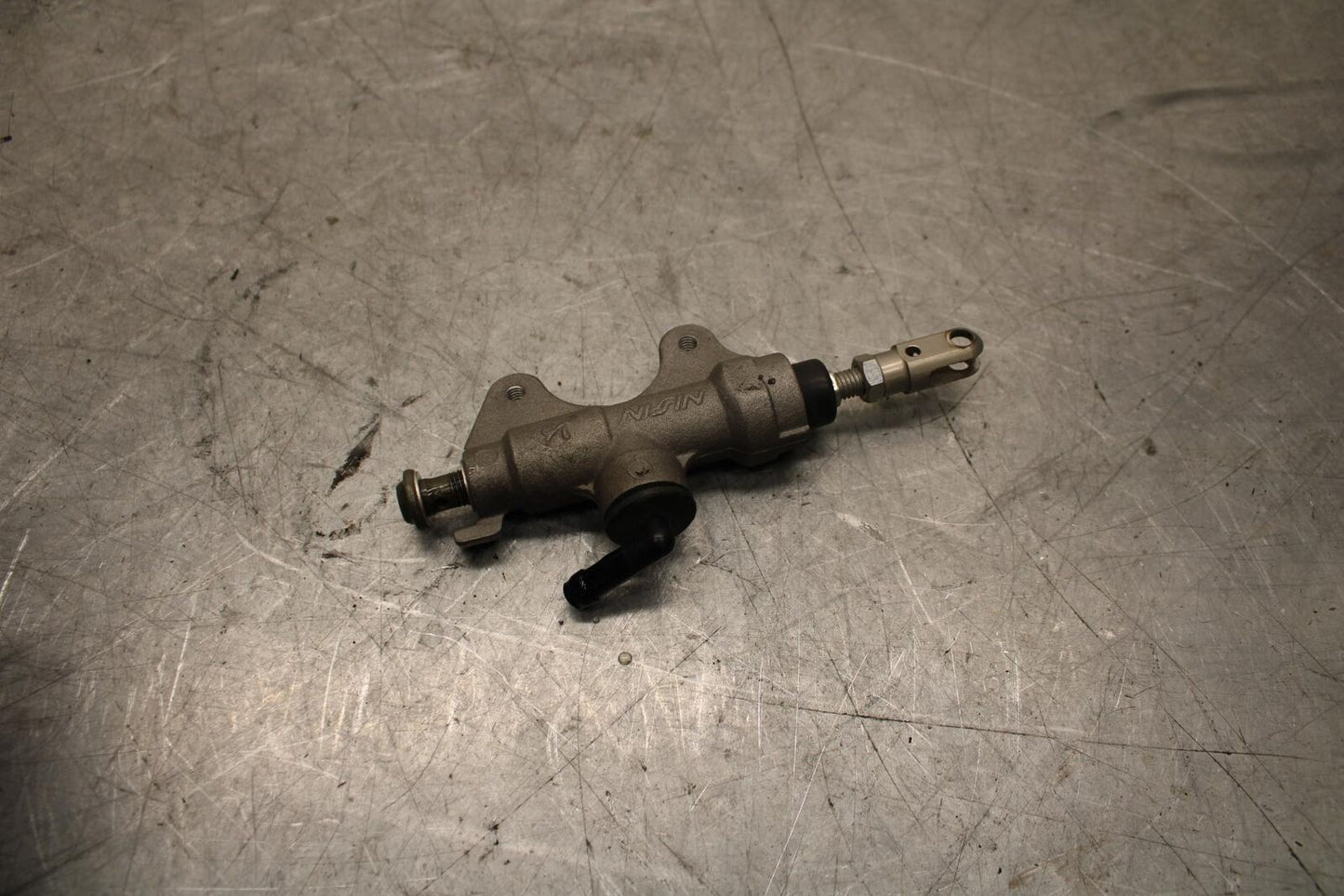 2007 Yamaha YZF R6 REAR BACK BRAKE MASTER CYLINDER 2C0-2583V-01-00 BB525