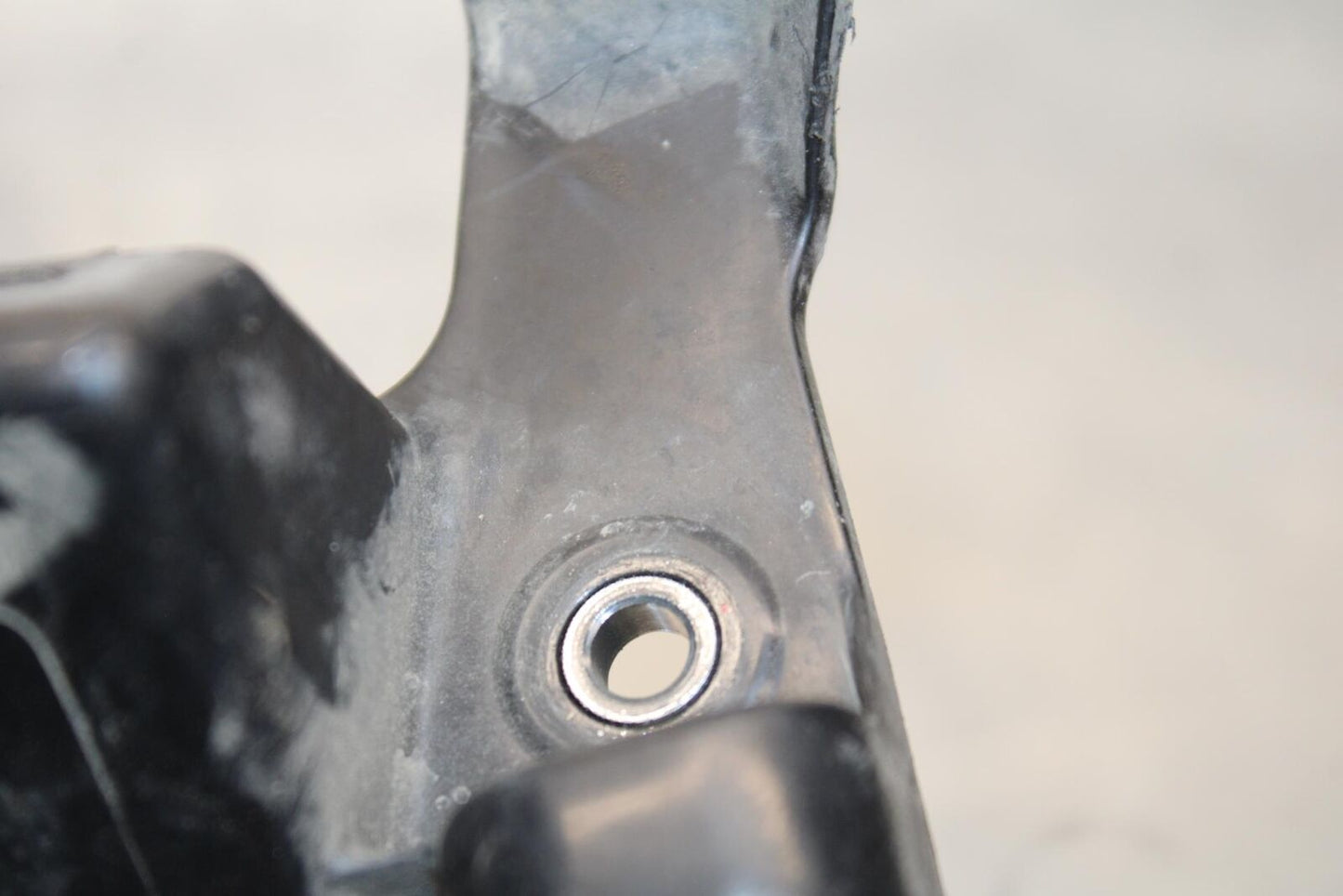 2007 Yamaha YZF R6 FRAME TO FAIRING BRCKET MOUNT PAIR SET BB590