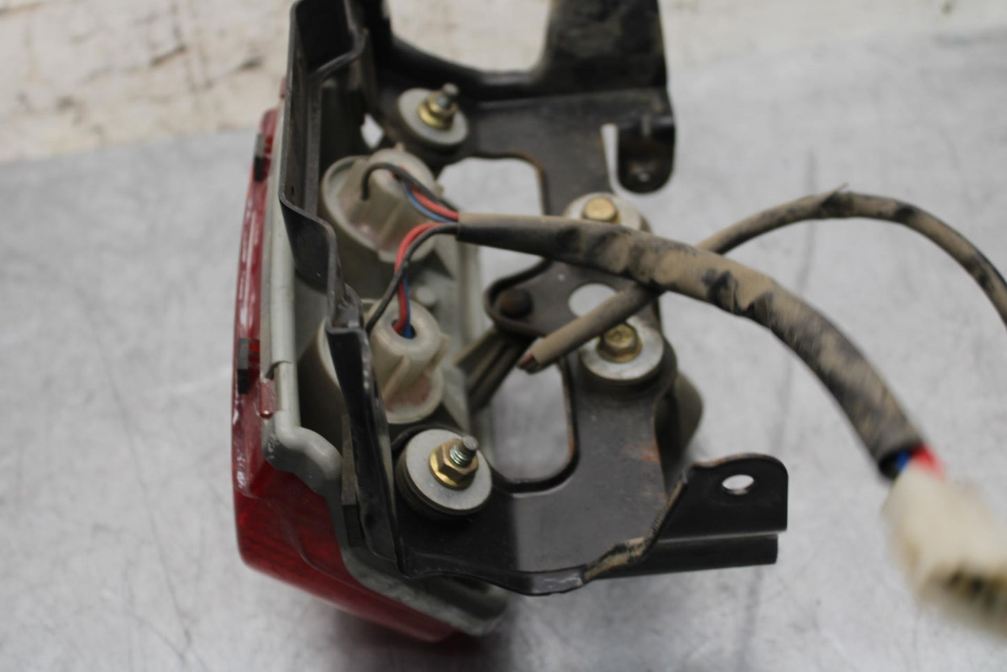 00-01 KAWASAKI ZZR600 REAR TAIL TAILLIGHT BACK BRAKE LIGHT BB568