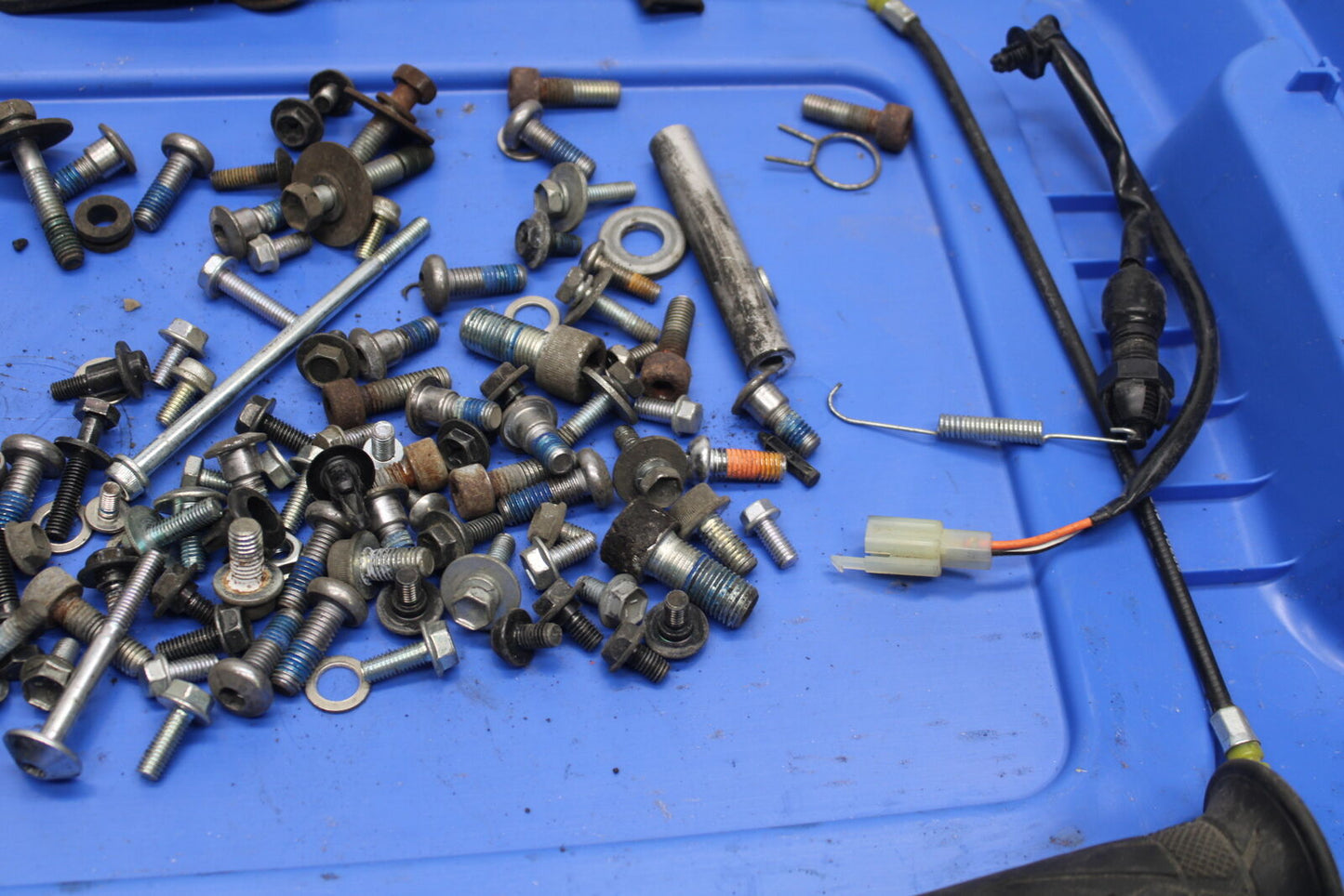 05-08 SUZUKI GSXR1000 MOUNTING BOLTS HARDWARE MOTOR SCREWS BB113