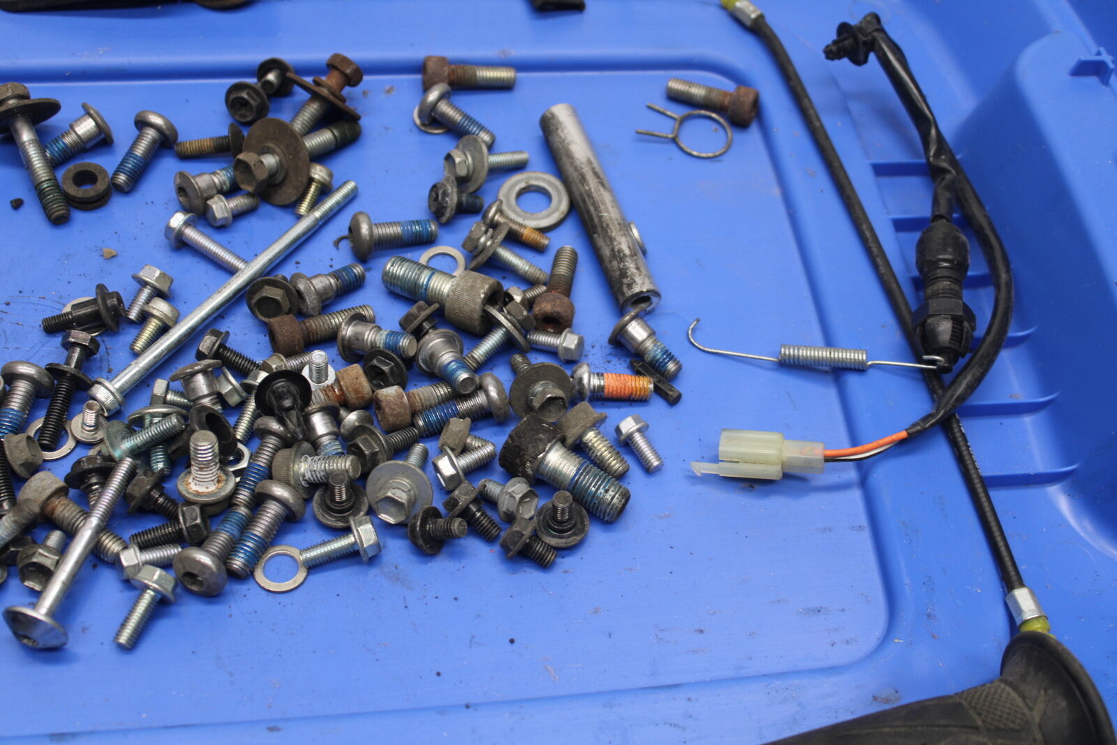 05-08 SUZUKI GSXR1000 MOUNTING BOLTS HARDWARE MOTOR SCREWS BB113