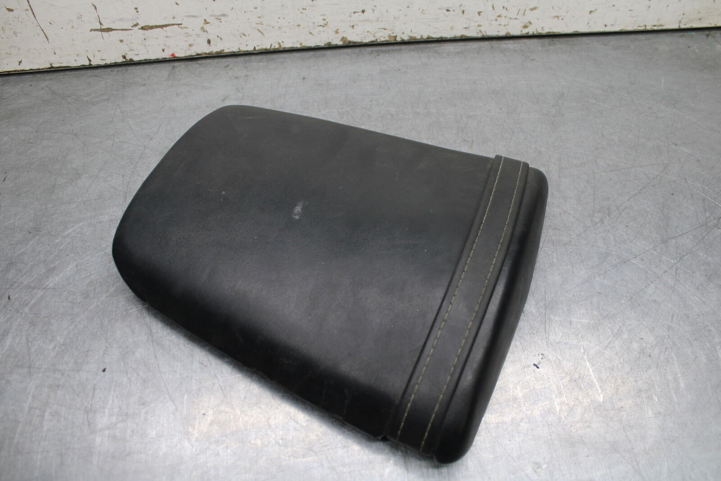 05-06 HONDA CBR600RR REAR BACK PASSENGER TANDEM SEAT PAD SADDLE PILLION BB727
