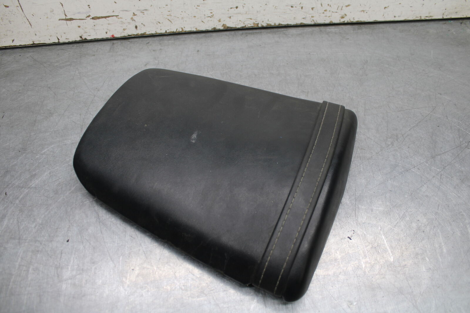 05-06 HONDA CBR600RR REAR BACK PASSENGER TANDEM SEAT PAD SADDLE PILLION BB727