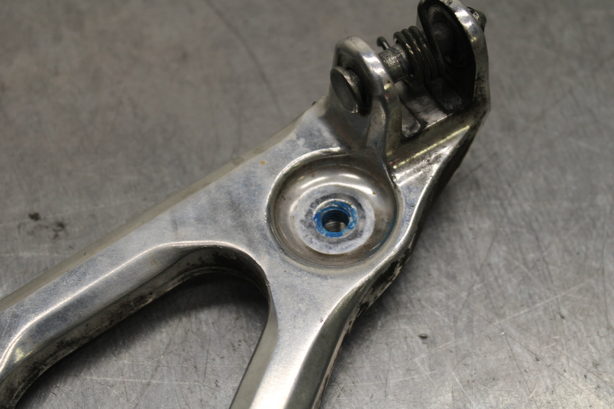 03-05 YAMAHA YZF R6  LEFT REARSET REAR SET DRIVER FOOT PEG BRACKET MOUNT BB132