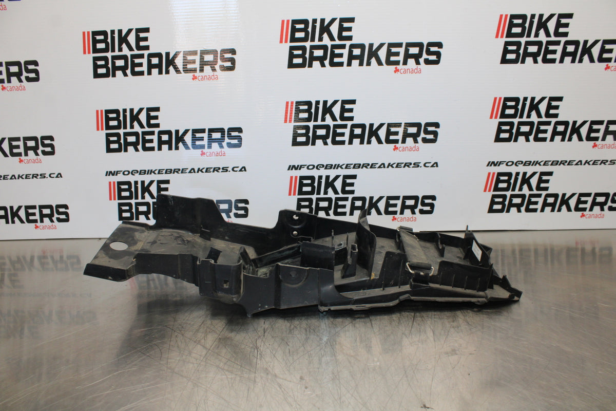 15-16 HONDA CB300F REAR BACK TAIL UNDERTAIL BATTERY TRAY PLASTIC BB150