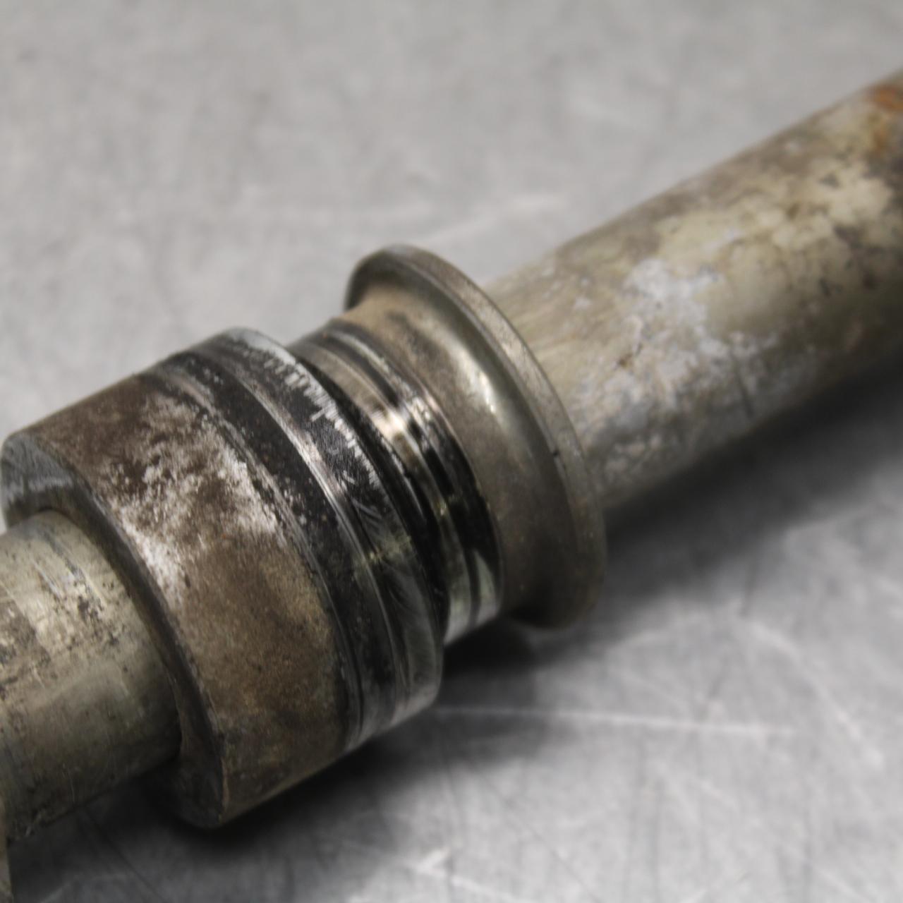 21 KAWASAKI NINJA ZX6R REAR AXLE BACK WHEEL RIM PIVOT BOLT AXEL 41068-0613 BB647