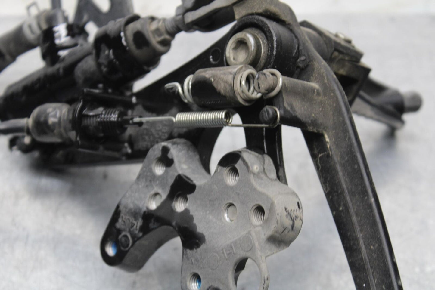 2017 Suzuki GSXR600 RIGHT REARSET REAR SET DRIVER FOOT PEG REST STOP BB598