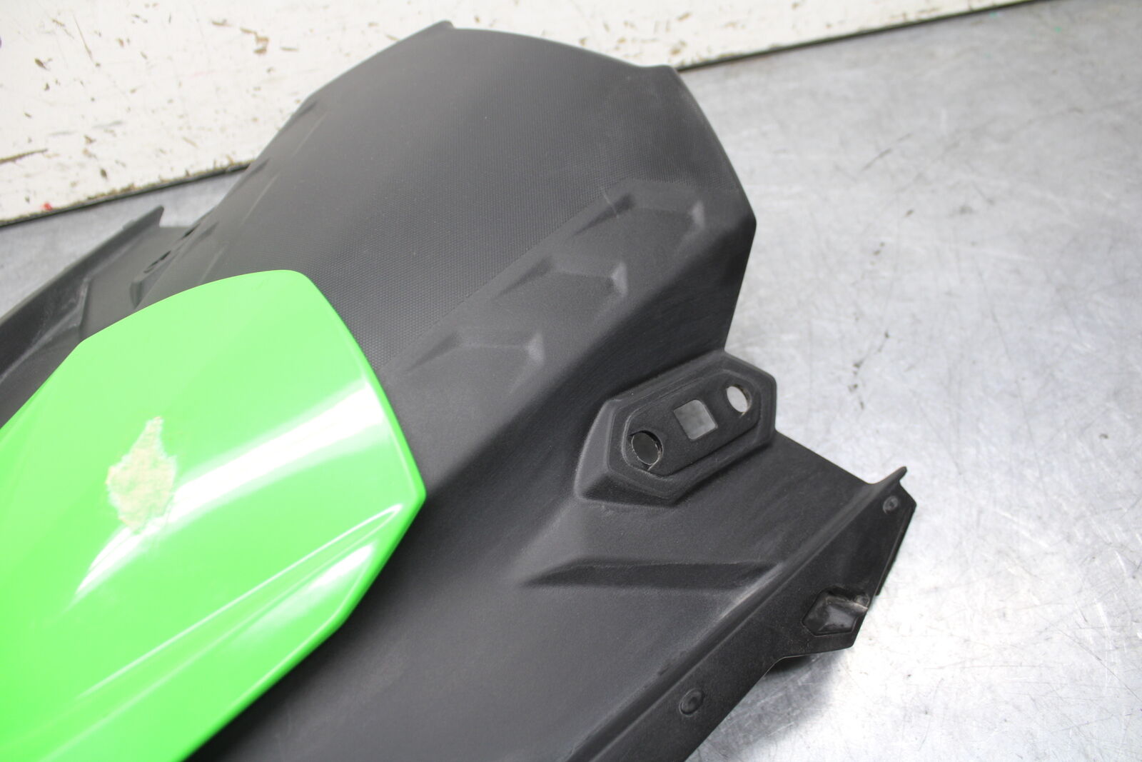 18-24 KAWASAKI NINJA 650 FRONT CENTER COWL FAIRING BB725