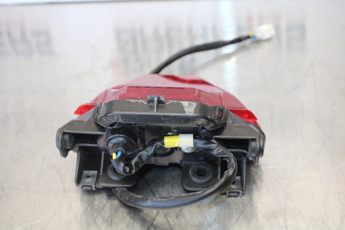 23 YAMAHA YZF R3 REAR TAIL TAILLIGHT BACK BRAKE LIGHT BB147