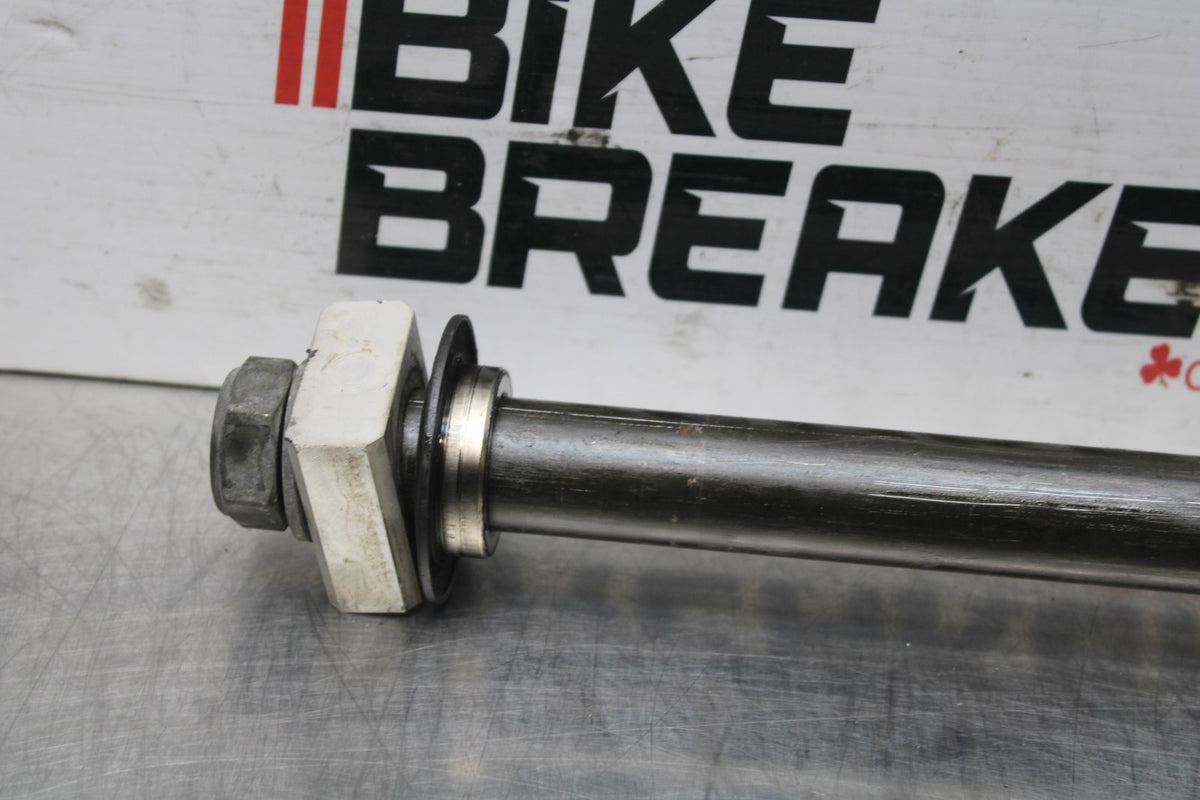 05 YAMAHA YZF R6 REAR AXLE BACK WHEEL RIM PIVOT BOLT AXEL BB814