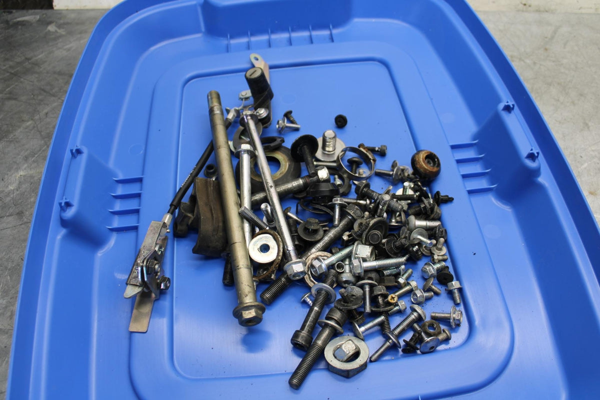 2015 Yamaha YZF R3 LEFTOVER MOUNTING BOLTS HARDWARE MOTOR SCREWS BB526