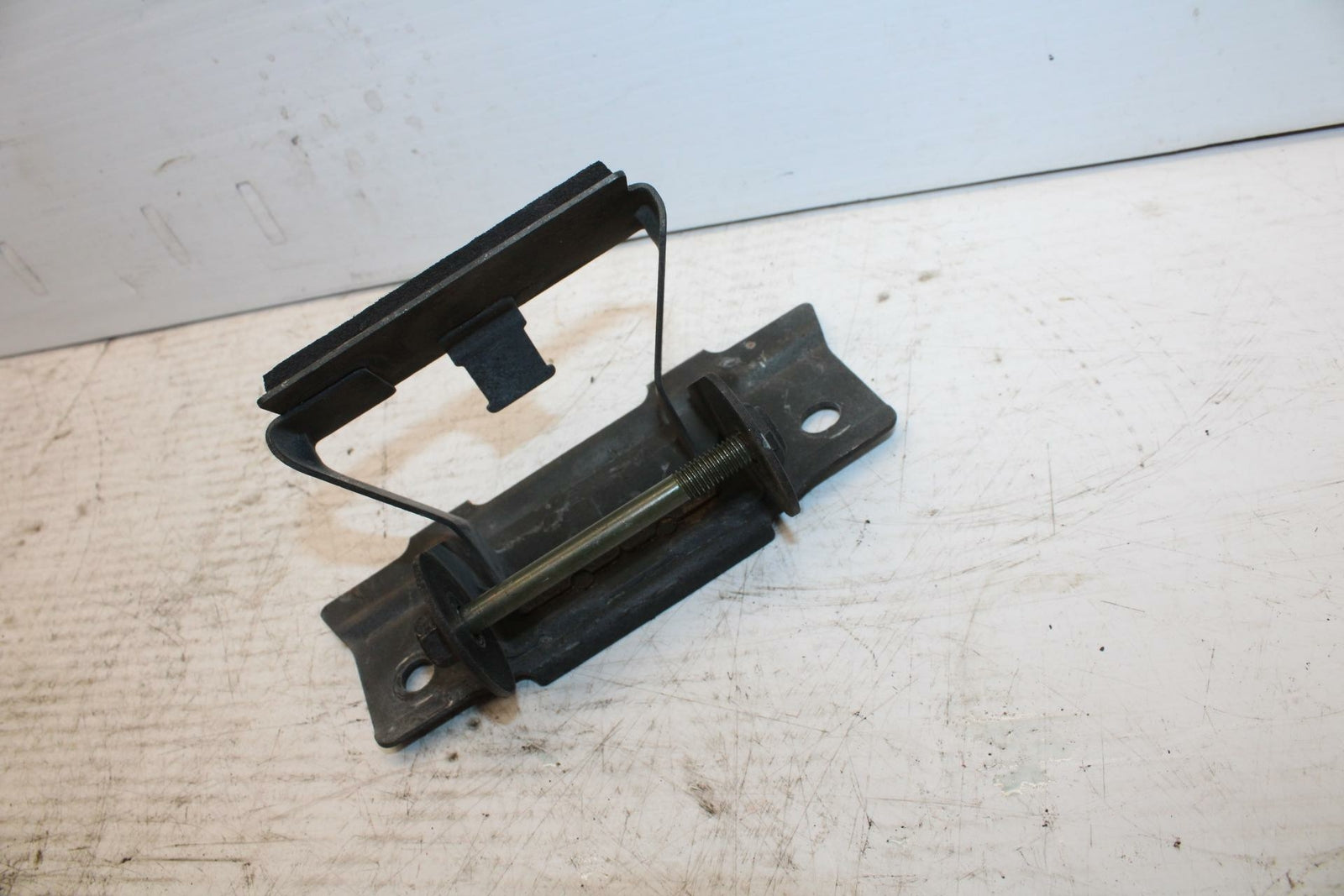 99-02 SUZUKI SV650S GAS TANK FUEL CELL PETROL RESERVOIR BRACKET MOUNT BB299
