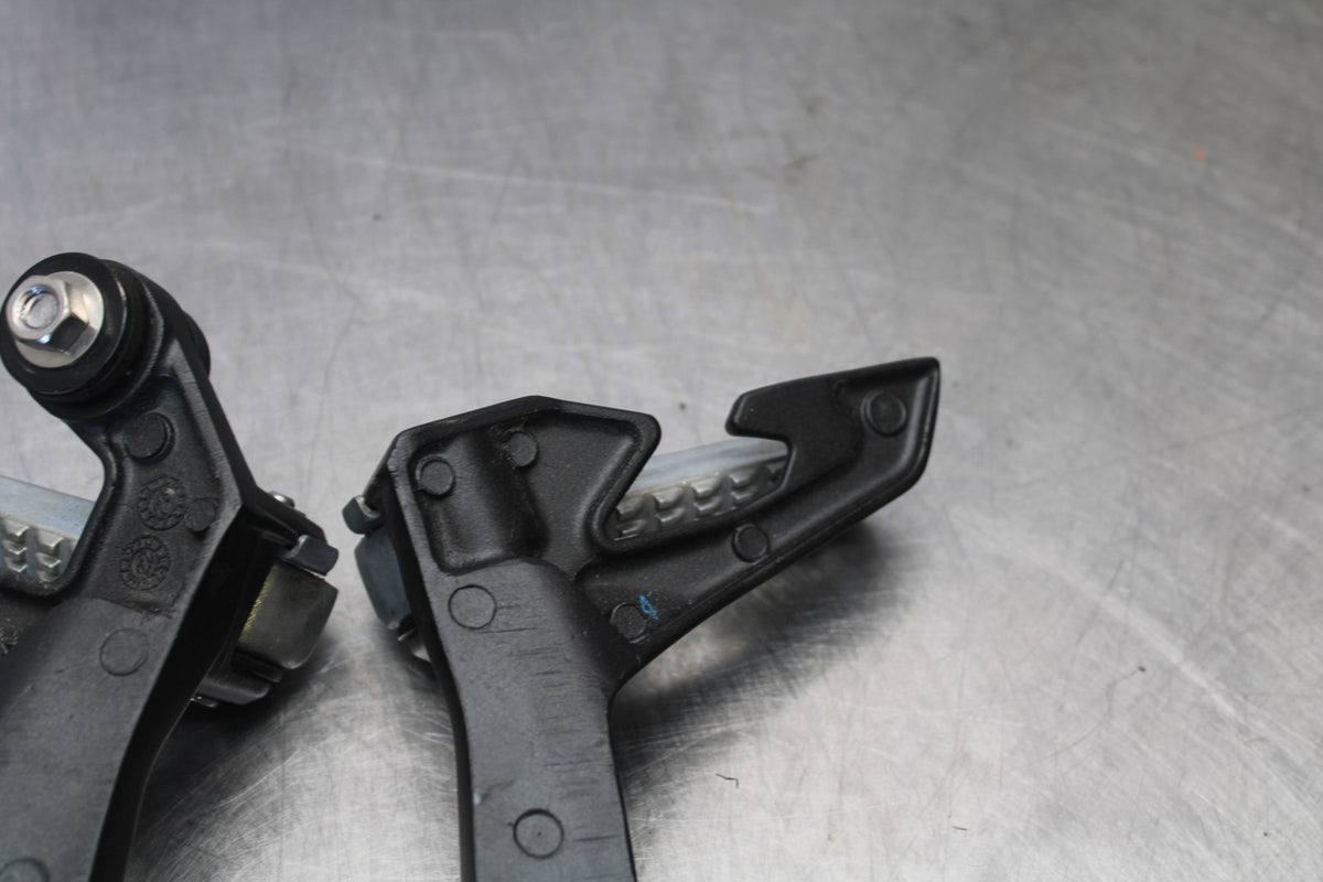 18-23 KAWASAKI NINJA 400 EX400 ABS REAR BACK PASSENGER PEG SET PAIR BB192