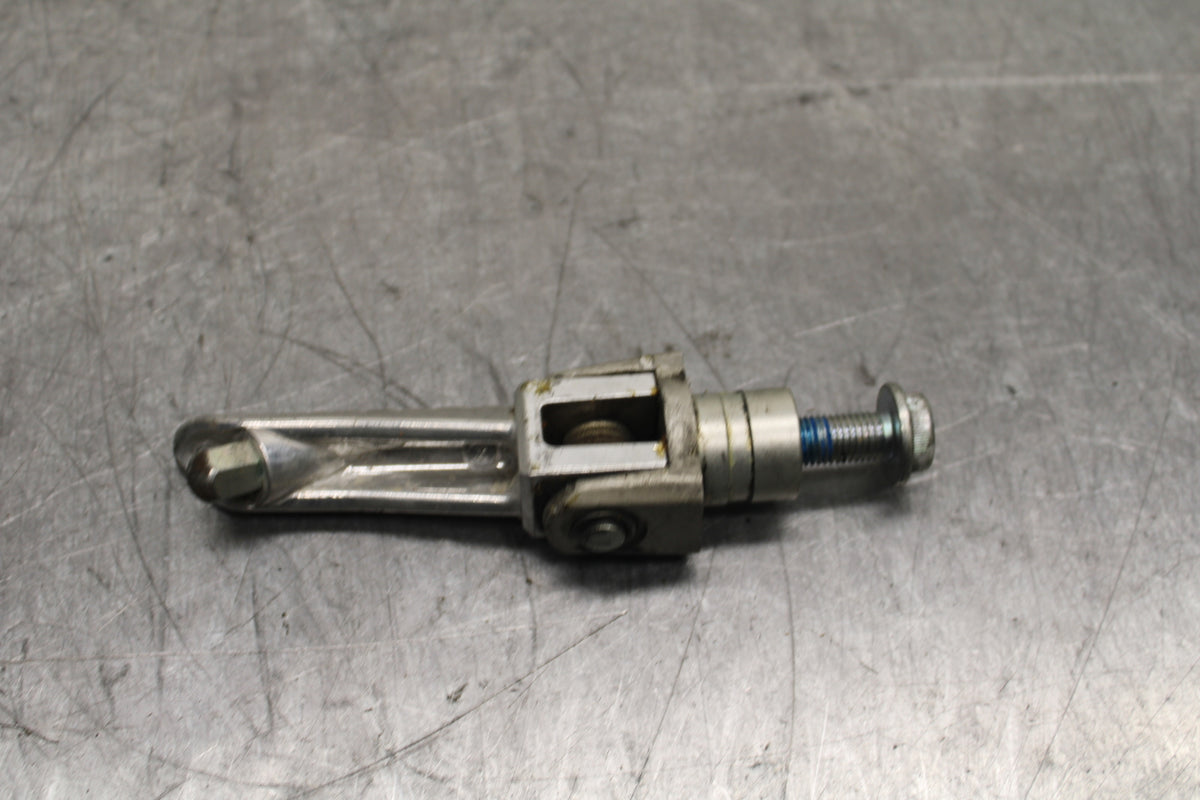 06-07 SUZUKI GSXR750 RIGHT FRONT FOOT REST PEG STEP BB110