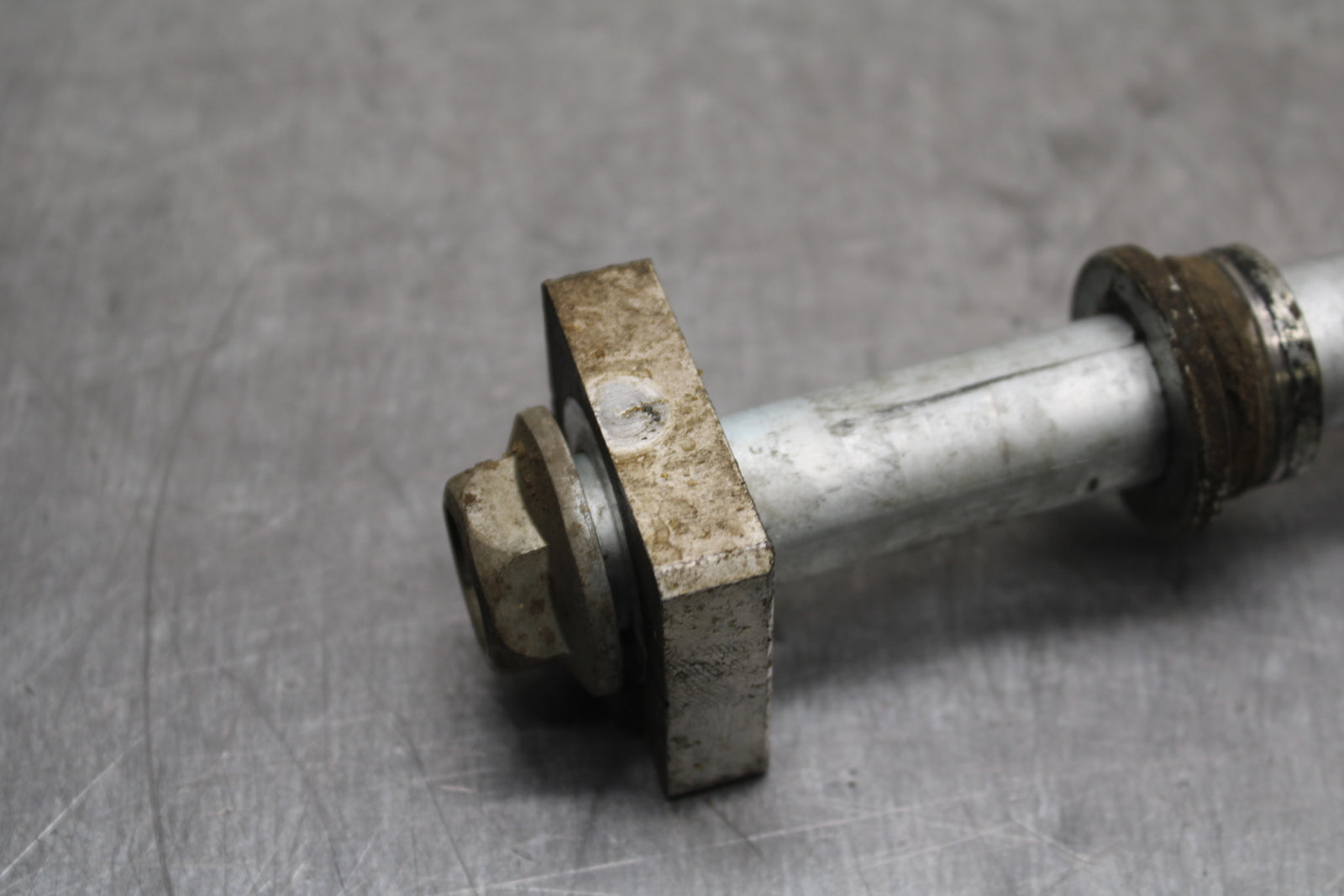 12-17 KAWASAKI NINJA 650 REAR AXLE BACK WHEEL RIM PIVOT BOLT AXEL BB129