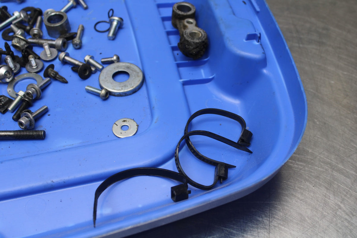 16 YAMAHA XSR900 ENGINE MOUNTING BOLTS HARDWARE MOTOR SCREWS BB786