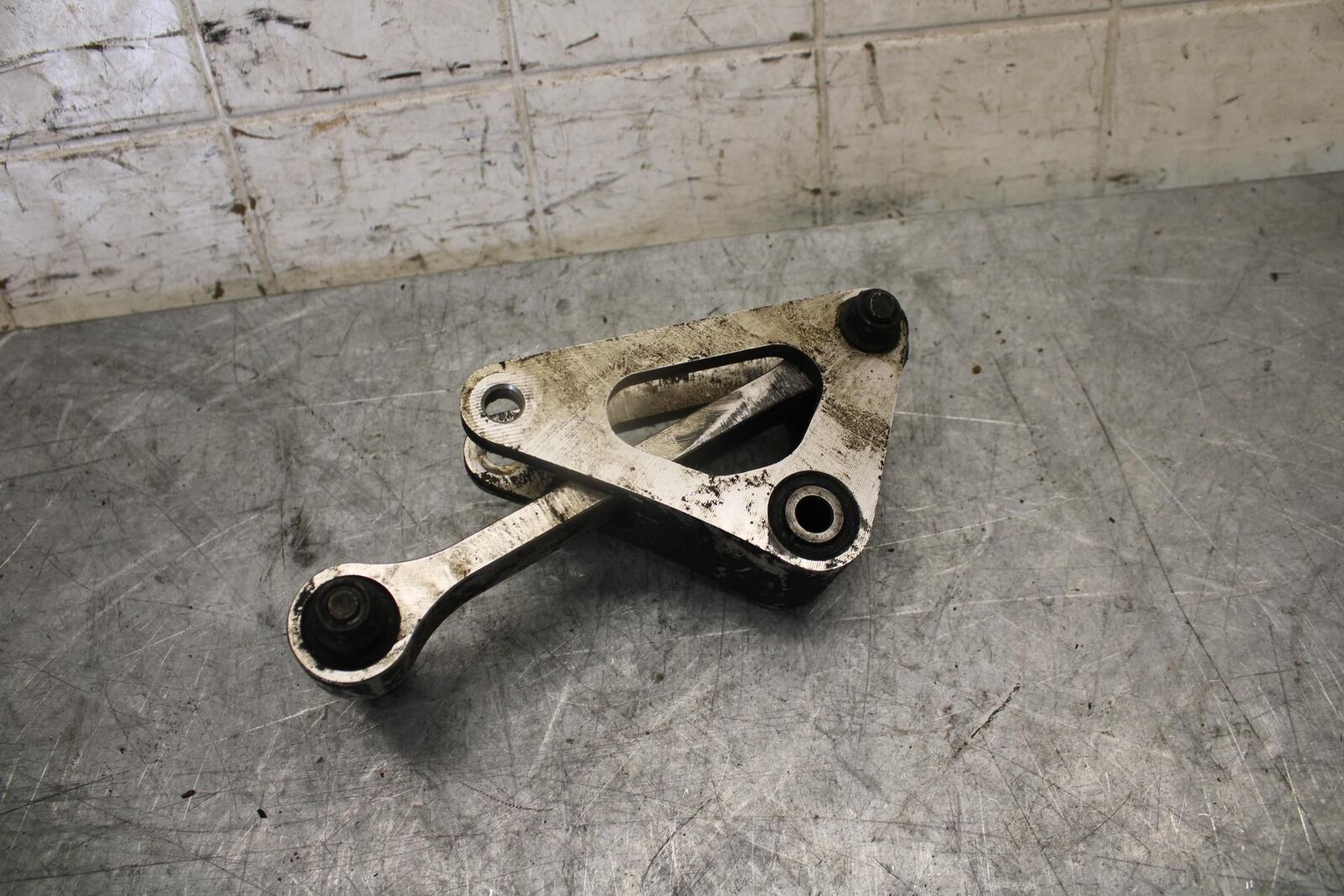 1999 Yamaha YZF R1 REAR DOGBONE SHOCK LINKAGE LINK 4XV-2217A-00-00 BB50