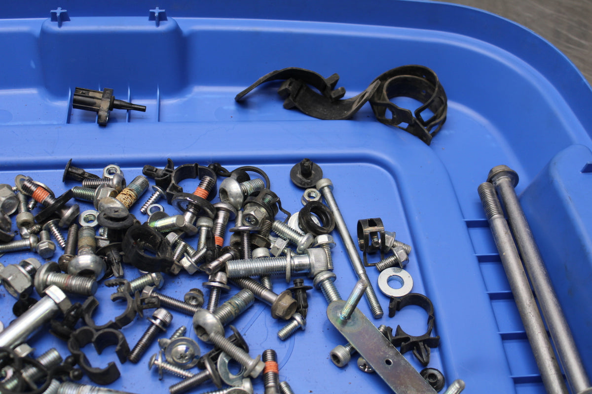09-15 YAMAHA FZ6R ENGINE MOUNTING BOLTS HARDWARE MOTOR SCREWS BB161