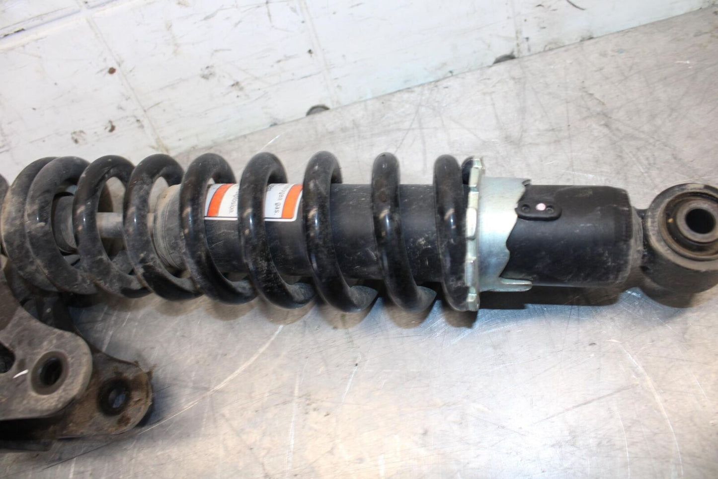 18 KAWASAKI Z 400 REAR BACK SHOCK ABSORBER SUSPENSION BB469