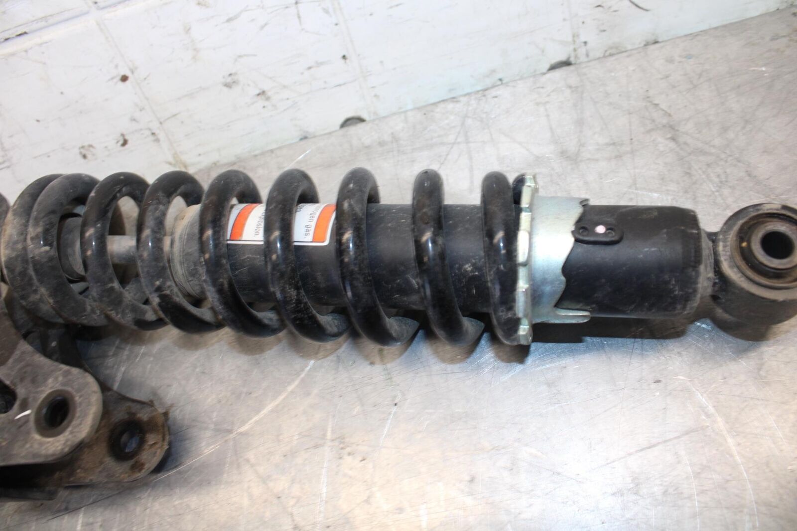 18 KAWASAKI Z 400 REAR BACK SHOCK ABSORBER SUSPENSION BB469