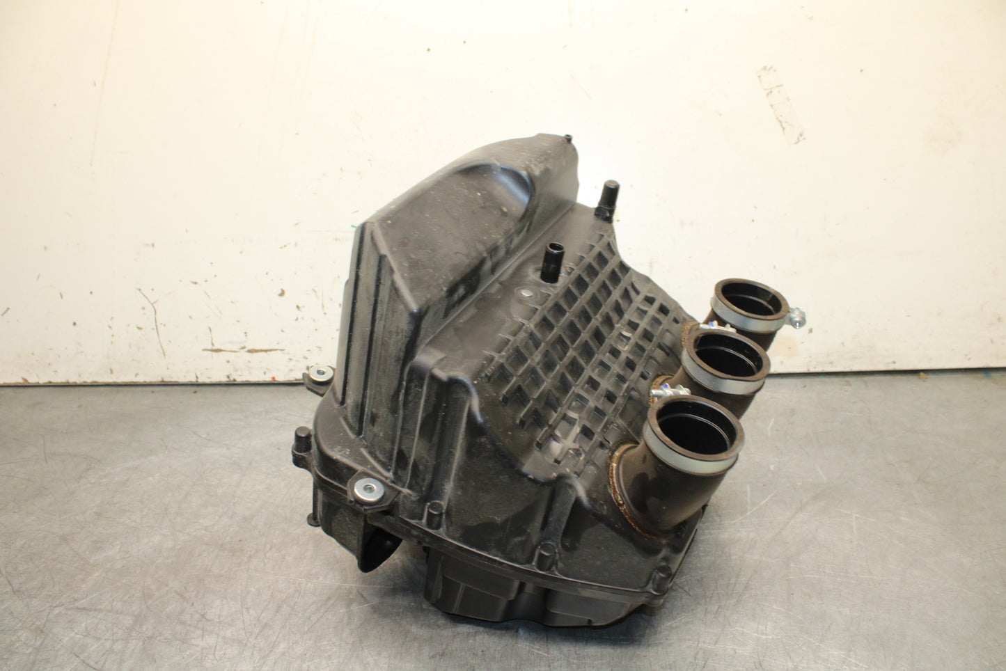 22-24 YAMAHA XSR900 AIRBOX AIR INTAKE FILTER BOX BB710